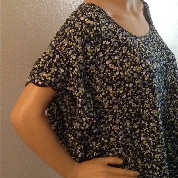 (SOLD) Plus Size Michael Kors Flutter Sleeve Top - Picture 3 of 6